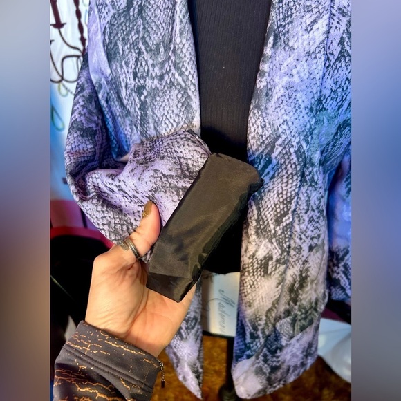 Boohoo Snake Skin Print Purple Blazer Women’s Size 10 EUC!​​​ - Picture 5 of 7